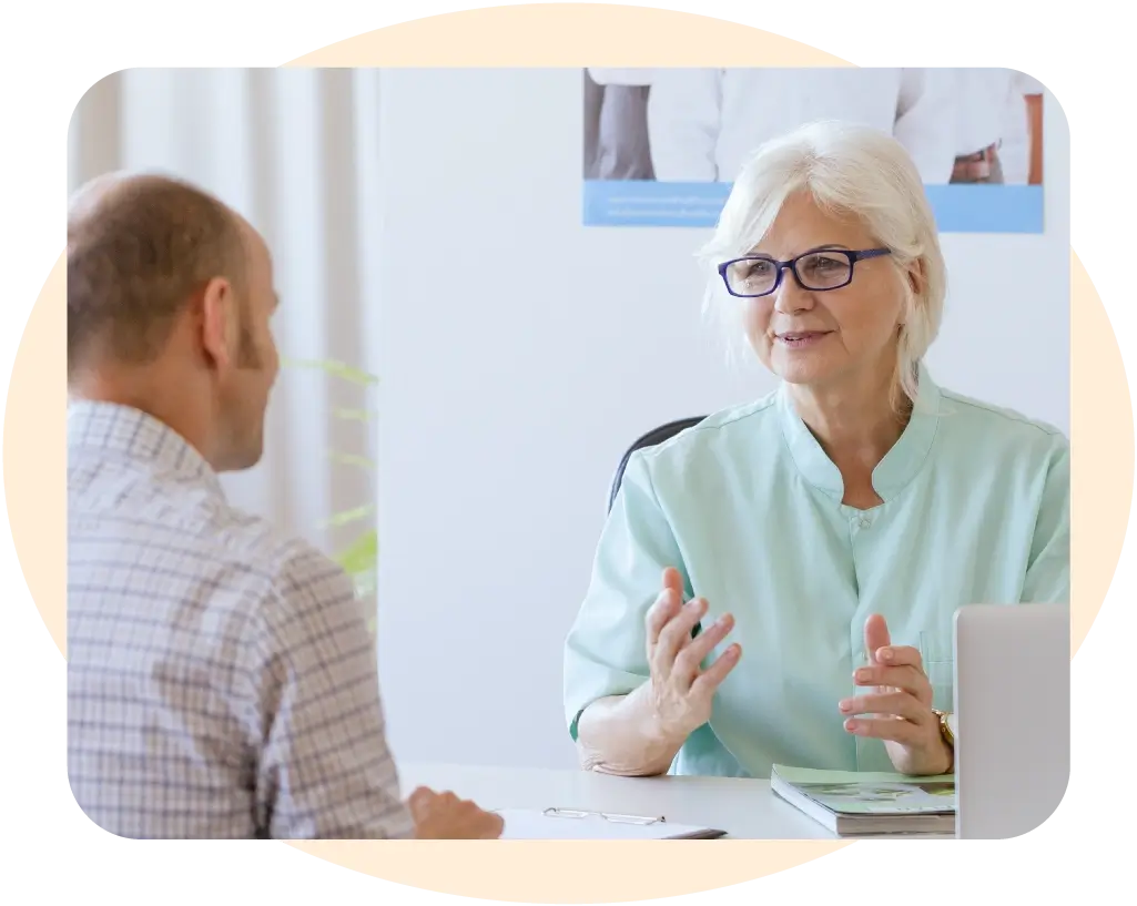 Dietistmottagning. En dietist som sitter och pratar med en patient